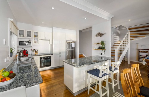 Mannering Park House | Sand Lake House- Absolute Waterfront Holiday Home at Lake Macquarie