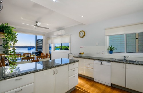 Mannering Park House | Sand Lake House- Absolute Waterfront Holiday Home at Lake Macquarie