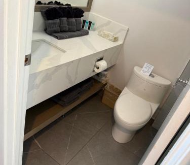 Regional District of Nanaimo Hotel | Sand Pebbles Inn