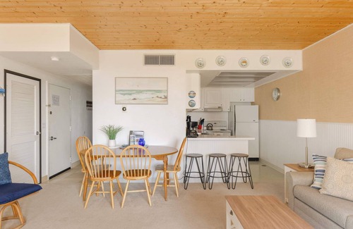 Seaside Condo | Sand & Sea (210) Agate Hunter - Cozy Ocean View
