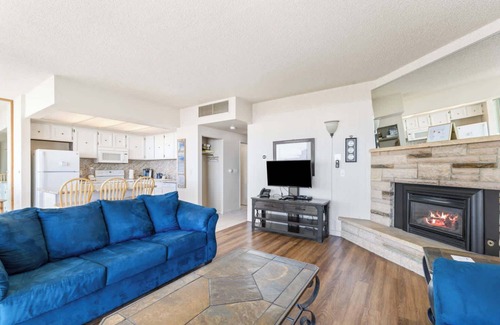 Seaside Condo | Sand & Sea (602) Beach Palette-Artsy Beachfront Dog Friendly