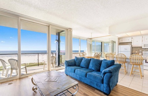 Seaside Condo | Sand & Sea (602) Beach Palette-Artsy Beachfront Dog Friendly