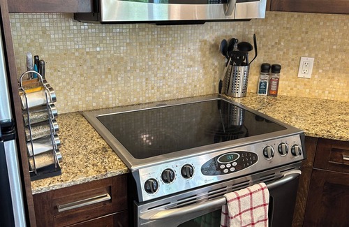 Regional District of Nanaimo Condo | Sand, Sea, and Sky. Steps from Beach - 2 Full Baths - 2 Bedroom Suites
