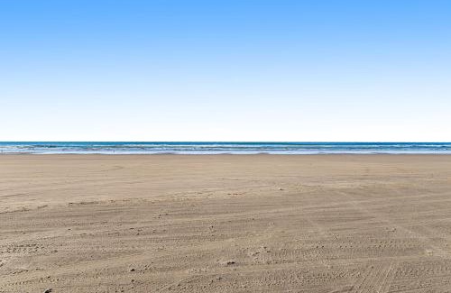 Long Beach House | Sand & Sea Glass