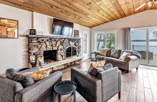 Brazeau Cottage | Sand Shoreline, Party Garage, Picturesque Sunsets!