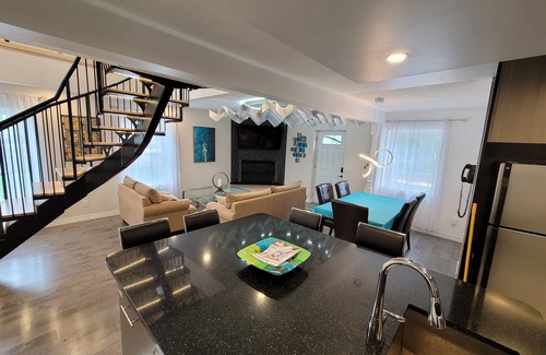 Port Elgin House | Sand, Sun & Fun – Steps to Beach w/Fire Pit & Games!
