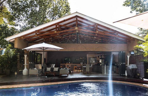 Harare Apartment | Sandalwood Lodge Luxury Suite with kitchenette - 2262