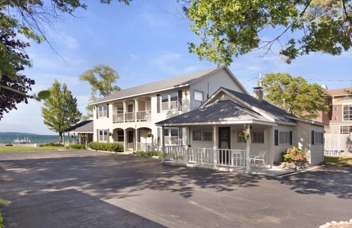 Traverse City Cabin | Sandbar Cottage 4 The