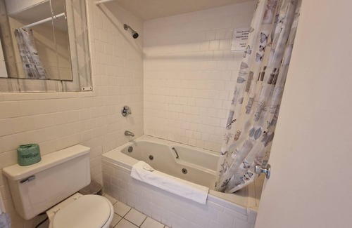 Misquamicut Hotel | Sandcastle Beachfront Inn