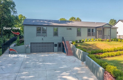 Douglas House | Sandcastle Getaway! Walk to the beach and town!
