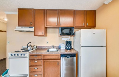 Downtown Cannon Beach House | Sandcastle Inn #604 - Beachcomber Vacation Homes