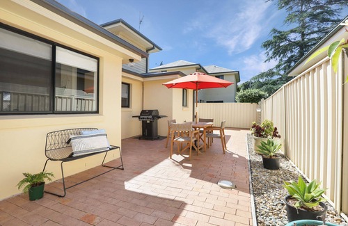 Kiama House | Sandcastle on Manning - 400 mtr to Kiama Surf Beach.