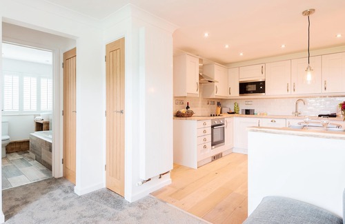 Mawgan Porth Apartment | Sandcastles 11 Europa Court - Apartment close to Mawgan Porth beach, communal heated swimming pool