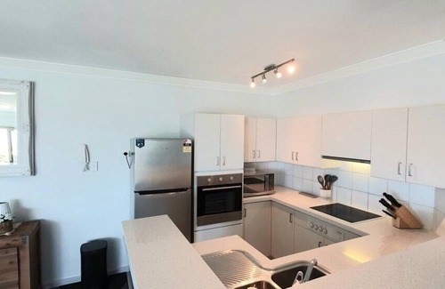 Scarborough Apartment | Sandcastles Beachfront ☆ Luxury Retreat Apartment