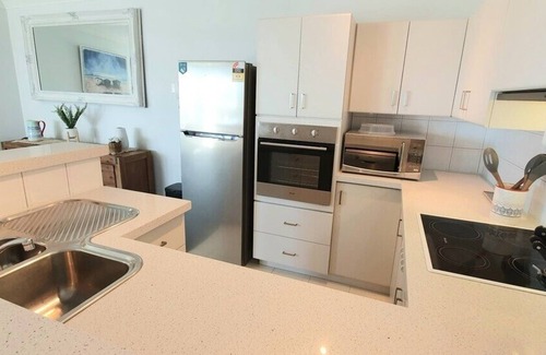Scarborough Apartment | Sandcastles Beachfront ☆ Luxury Retreat Apartment