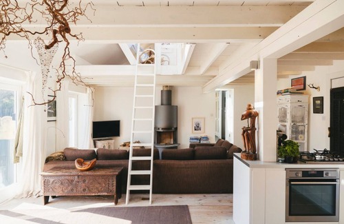 Mawgan Porth Villa | Sandcrest Cottage - Three Bedroom Villa, Sleeps 6