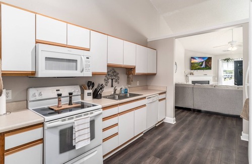 Greenville House | Sandee’s Shanty - Spacious 3 bedroom 2 Bath home with room for 6