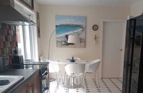 St Brides House | Sanderling, on Pembrokeshire coastal path Dale, sleeps 8 and dog-friendly.nnnn