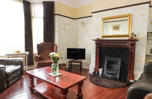 Scarborough House | SANDERLING, pet friendly, country holiday cottage in Scarborough