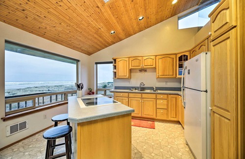 Waldport Apartment | Sanderling Sea Cottages, Unit A: Pet Friendly!