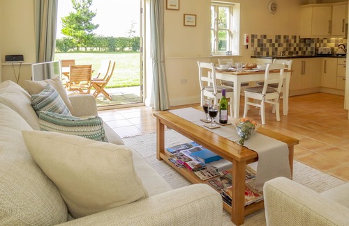Saxmundham Apartment | Sanderling - sleeps 3 guests in 2 bedrooms