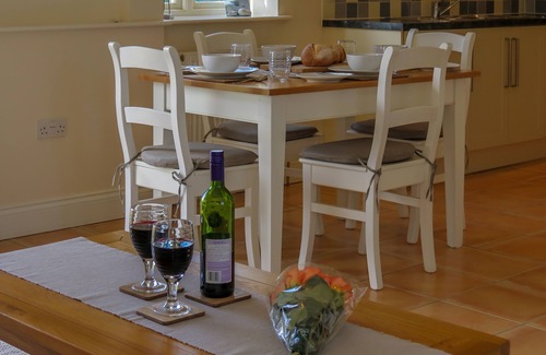 Saxmundham Apartment | Sanderling - sleeps 3 guests in 2 bedrooms