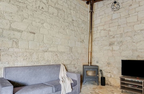 Vasa Koilaniou Apartment | Sanders Andre Marie - Cozy Studio w Shared Garden