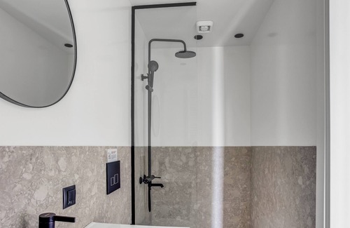 Thessaloniki Apartment | Sanders Arch - Dreamy 1-Bdr. Apt. w/ Balcony