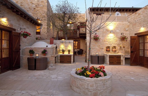 Arsos Apartment | Sanders Arsorama - Cute 1-Bdr Apt w Shared Patio