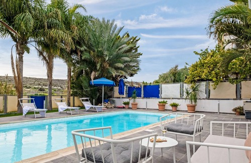 Pentakomo Villa | Sanders Governor's Beach House - Charming Villa With Sea View