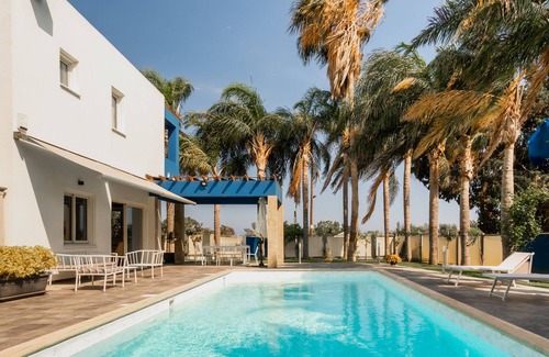 Pentakomo Villa | Sanders Governor's Beach House - Charming Villa With Sea View