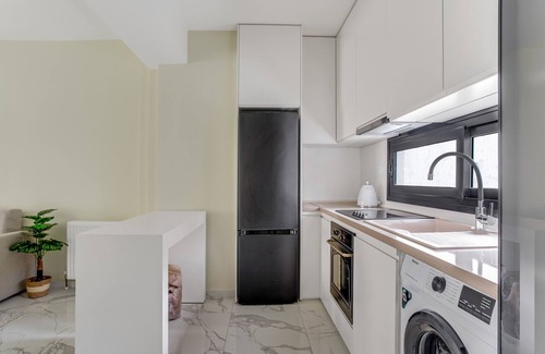 Thessaloniki Apartment | Sanders Old Port - Nice Studio with Balcony