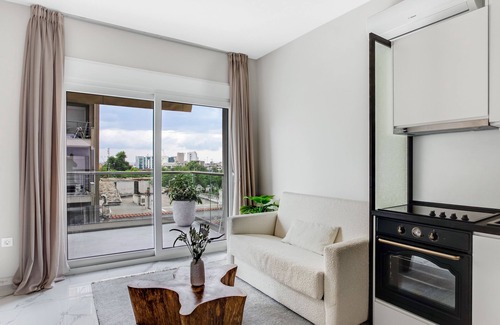 Thessaloniki Apartment | Sanders Old Port - Charming 1-Bdr Apt with Balcony