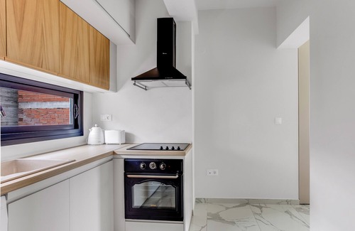 Thessaloniki Apartment | Sanders Old Port - Cute 1-Bdr Apt with Balcony