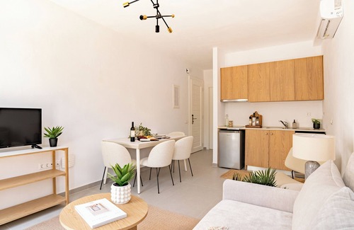Molos Apartment | Sanders Paros Gardens - Bold 1-Bdr Apt w Patio