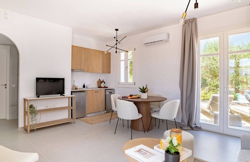 Molos Apartment | Sanders Paros Gardens - Sweet 1-Bdr Apt w Patio