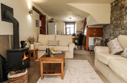 Skipton House | SANDHOLME COTTAGE, family friendly, with open fire in Wigglesworth