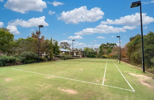 Orange East House | Sandhurst - Stunning Retreat - Pool & Tennis Court