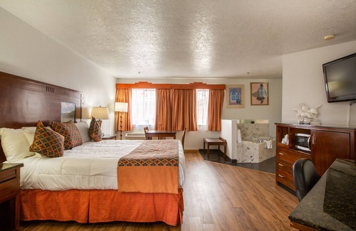 Westside Hotel | Sandia Peak Inn Old Town ABQ, a Howard Johnson by Wyndham
