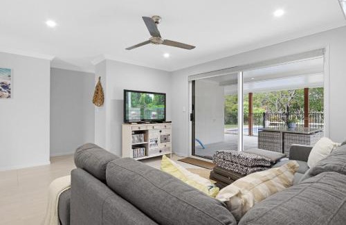 Toogoom House | Sandies at the Beach - 4 Bed Retreat with Pool