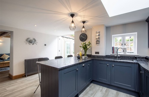 Sandwich House | SandiLodge & Cottage Sleeps 16