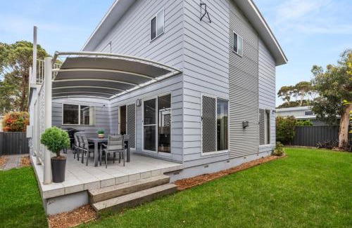 Callala Beach House | Sandlewood Breeze - Pet Friendly - Community Pool