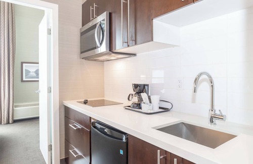 West Abbotsford Hotel | Sandman Hotel Abbotsford Airport
