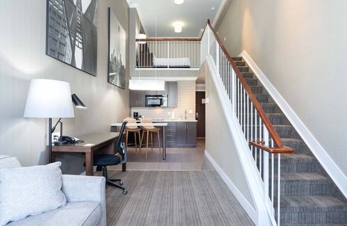 Southeast Calgary Hotel | Sandman Hotel & Suites Calgary South