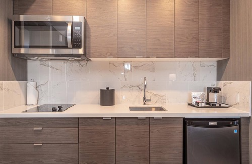 Ottawa Division Hotel | Sandman Signature Ottawa Airport Hotel
