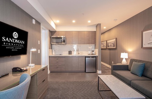 Ottawa Division Hotel | Sandman Signature Ottawa Airport Hotel