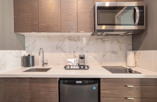 Ottawa Division Hotel | Sandman Signature Ottawa Airport Hotel