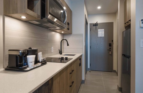 Winnipeg Hotel | Sandman Signature Winnipeg Airport Hotel & Suites