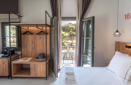 Paros Hotel | Sandom