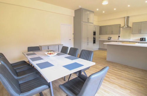Felton Cottage | SANDOWN PARK COTTAGE, pet friendly, with a garden in West Felton